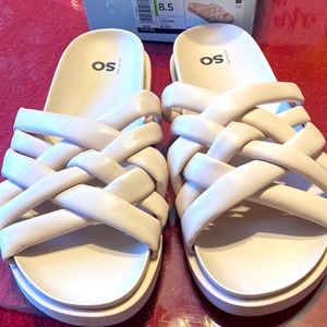 NWT 8.5 WM blush sandals